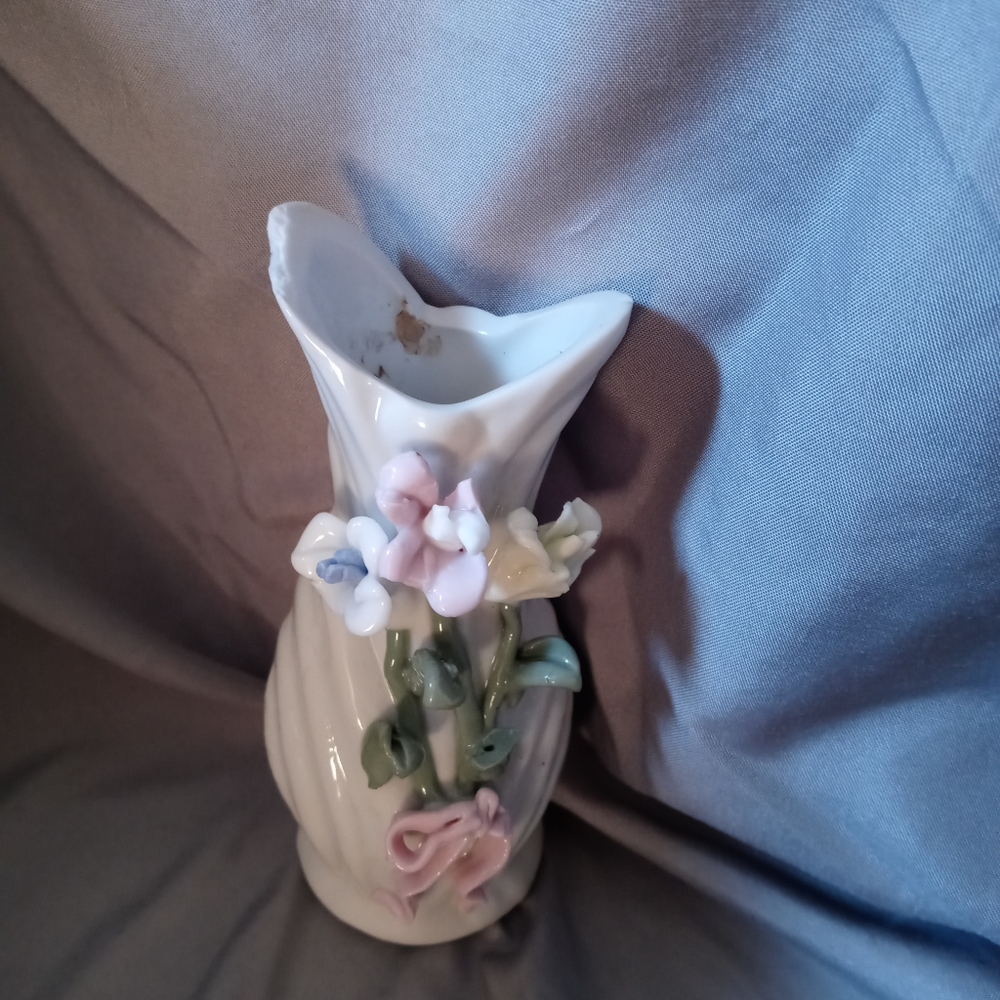 Small 4" Vintage Porcelain Vase